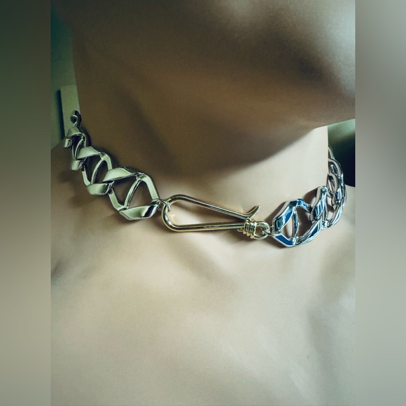 Open edit Geo anchor chain collar in Rhodium - Gold - Picture 7 of 8